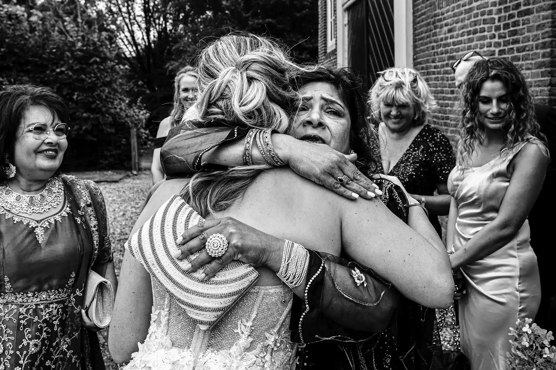 Amsterdamse bruid krijgt knuffel